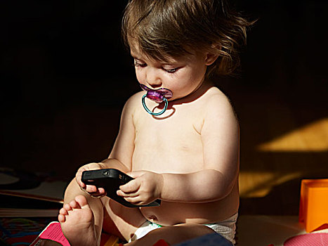婴儿,智能手机,好奇