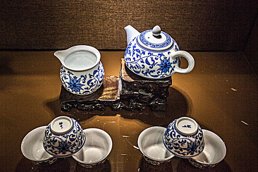 青花瓷茶具