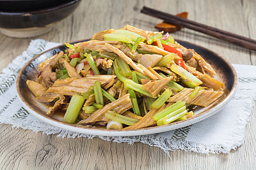中式家常菜肴芹菜炒腐竹