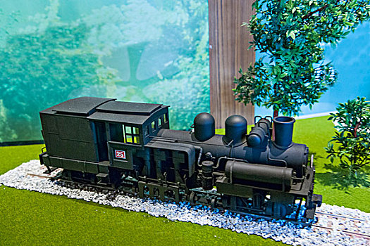 台湾嘉义市阿里山高山博物馆内展示阿里山铁路上使用过的车辆和火车头模型