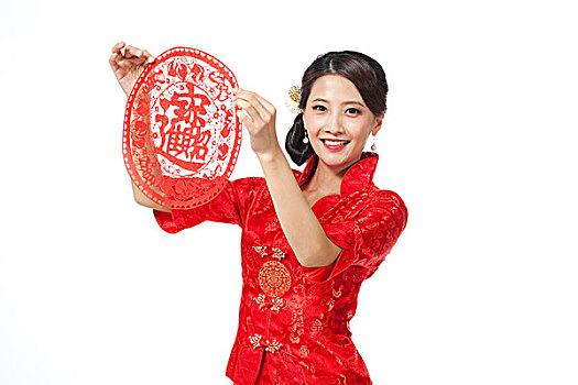 棚拍身穿中国传统服装的年轻女人和剪纸福字