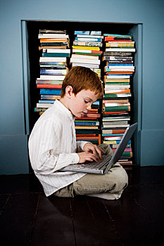 男孩,笔记本电脑,坐,地面