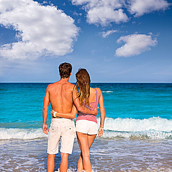 情侣,年轻,旅游,热带,夏天,海滩,后视图,搂抱