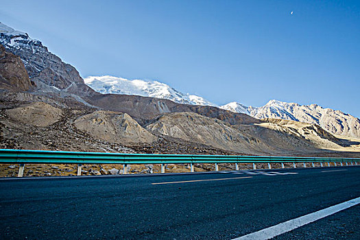 汽车背景,高原,山川,雪山,公路,河流