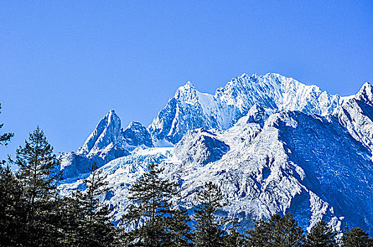 云南雪山景色