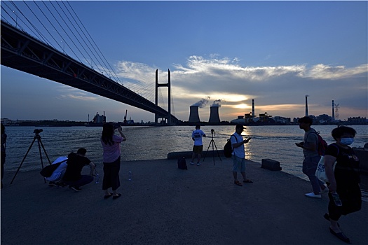 闵浦大桥黄昏夜景