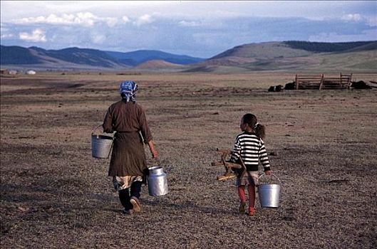 蒙古人,女人,孩子,农场,牛奶,桶,全景,蒙古,亚洲