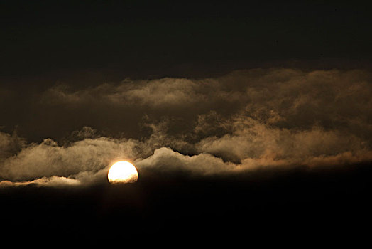 日落,乌云,巴伐利亚阿尔卑斯山,巴伐利亚,德国
