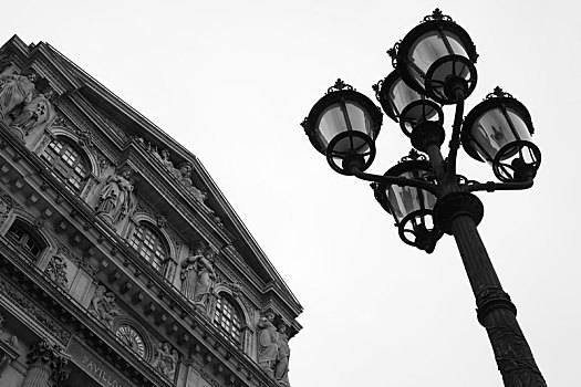 卢浮宫路灯
