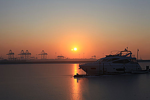 海上日出