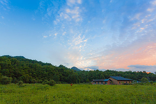 陕西周至老县城草场风光