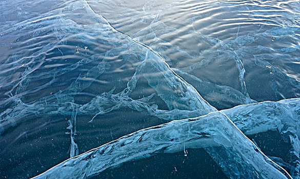 冰封贝加尔湖蓝冰气泡冰
