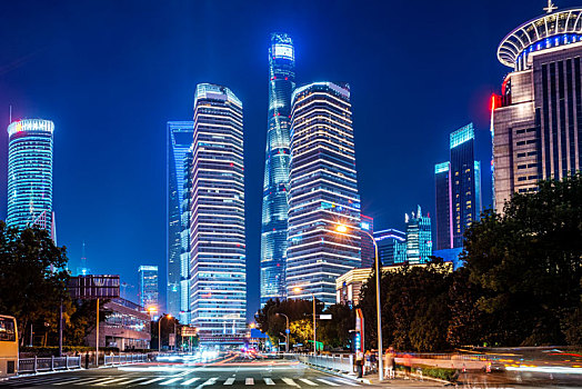 上海建筑景观夜景和城市道路