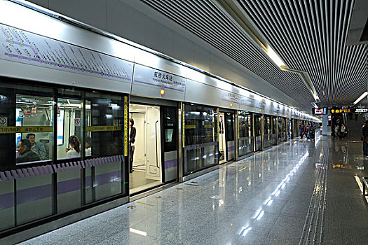 上海地铁站台