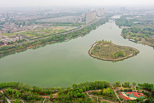 航拍河南郑州新郑轩辕湖公园