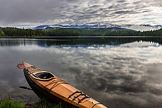 木质,皮筏艇,岸边,海狸,湖,靠近,白鲑,蒙大拿,美国