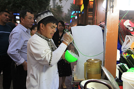 新疆喀什,酸奶刨冰沙朗刀克