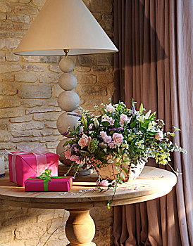 粉色,玫瑰,礼品包装,礼物,木质,边桌,灯
