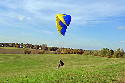 无动力滑翔伞降落