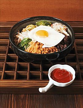 米饭,蔬菜,肉,蛋,韩国