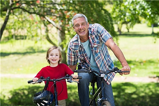 高兴,父亲,自行车,儿子