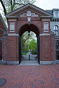 哈佛大学大门