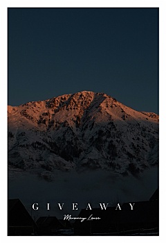 新疆阿勒泰地区山区路上野外风光冬季冬天日照金山雪山