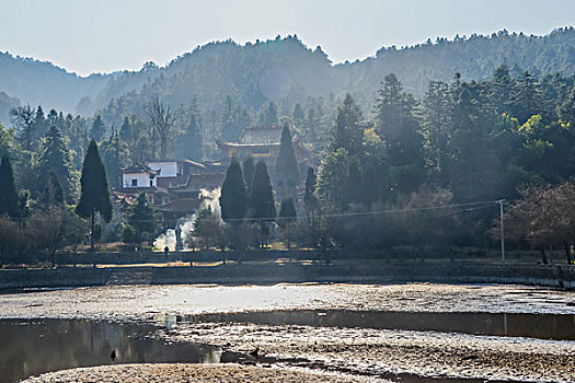 树,蓝,背景,池塘,倒影,烟,枯枝,寺庙,太阳,阳光,水,岸,淤泥,泥潭,村庄,山岗