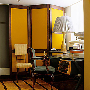 老式,书桌,椅子,正面,玻璃桌,台灯,白色,褶皱,荫凉,黄色