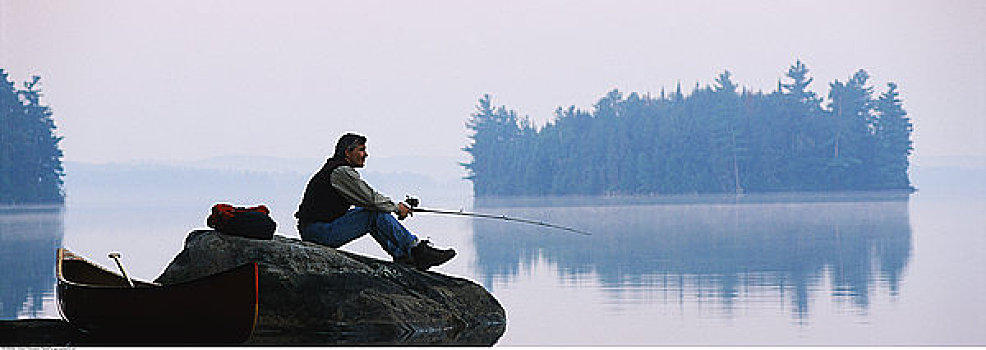 钓鱼,男人,湖,阿尔冈金公园,安大略省,加拿大