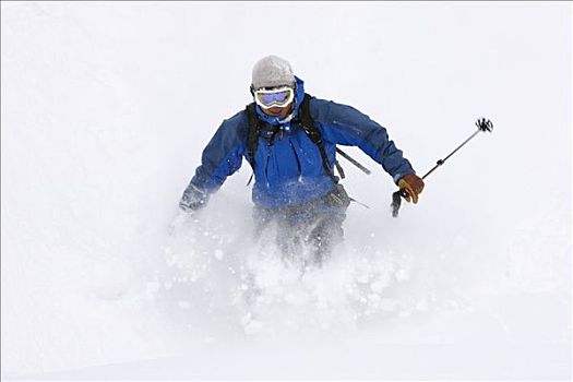 屈膝旋转式滑雪,大雪山国家公园,北海道,日本