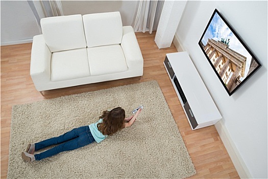 女孩,地毯,看电视