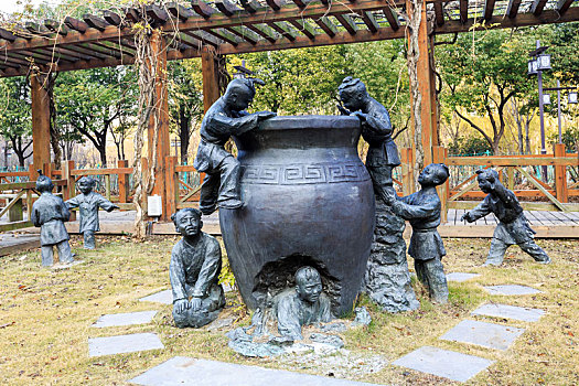 儿童嬉戏场景雕塑,南京市长江观音景区百子林