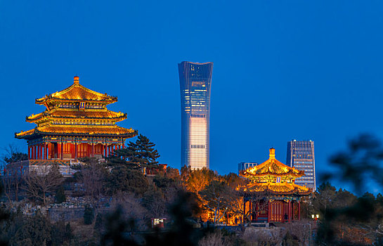 北京,万春亭和现代化建筑