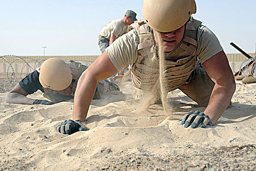 沙子,下落,头盔,军人,向上,爬行,沙坑