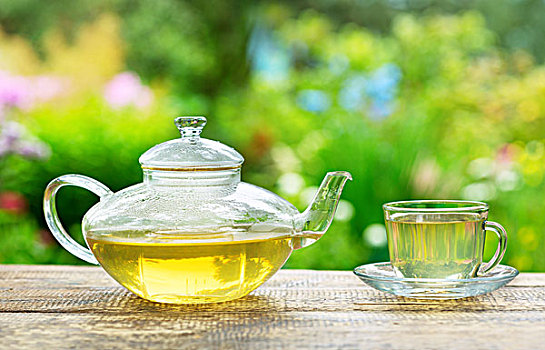 杯子,绿茶,茶壶,木桌子