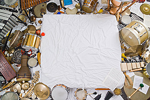 堆积,多样,打击乐器,器具,围绕,白色,布