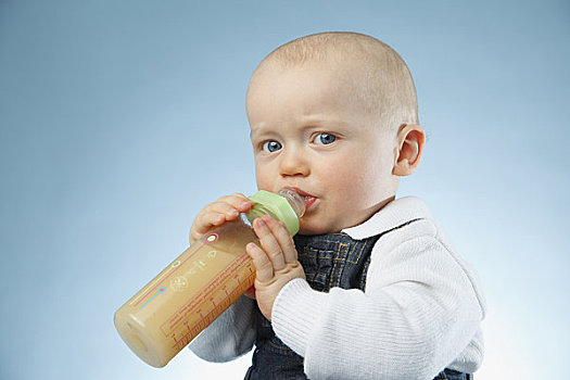 男婴,水瓶,果汁