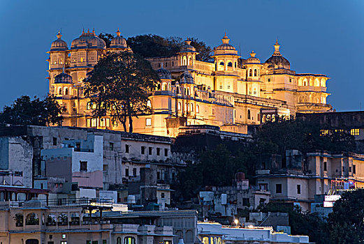 城市宫殿,夜晚,乌代浦尔,拉贾斯坦邦,印度,亚洲