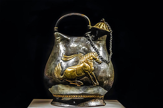 鎏金舞马衔杯纹银壶,gold,horse,joint,cup-shaped,silver,pot