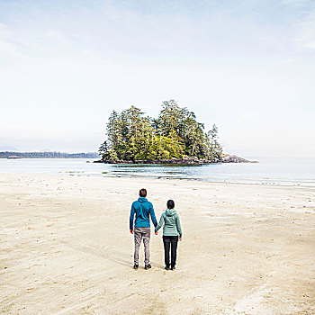 情侣,向外看,岛屿,长滩,环太平洋国家公园,温哥华岛,不列颠哥伦比亚省,加拿大
