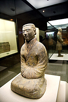 西安秦兵马俑博物馆内展示的非常精美的秦代兵马俑