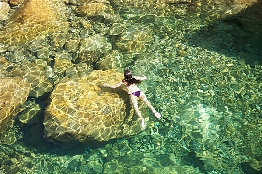 女人,游泳,岩石上