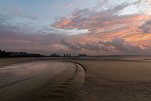 海南著名旅游景点高隆湾的朝霞