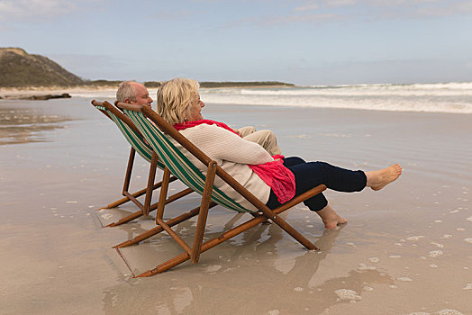 老年,夫妻,放松,沙滩椅,海滩