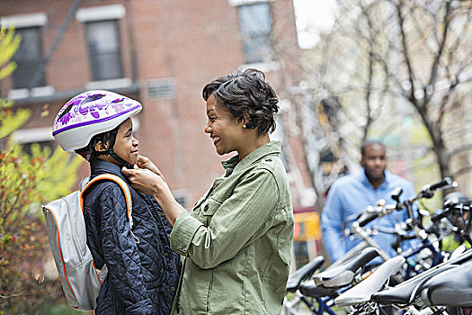纽约,公园,男孩,自行车头盔,扎牢,母亲,旁侧,自行车,架子
