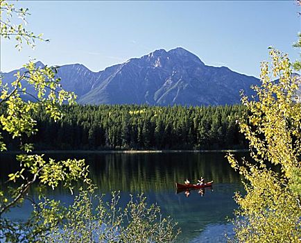 湖,金字塔,山,碧玉国家公园,艾伯塔省,加拿大