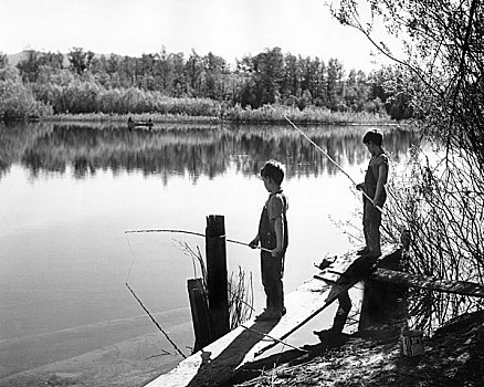两个男孩,钓鱼,湖