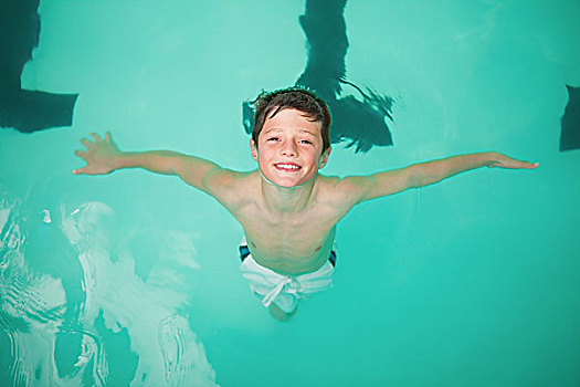 可爱,小男孩,微笑,游泳池