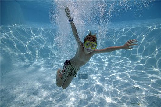 男孩,戴着,潜水镜,潜水,游泳池,水下,萨丁尼亚,意大利,欧洲